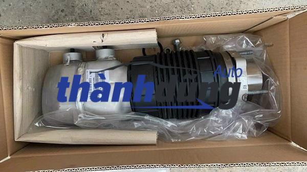 PHUỘC NHÚN TRƯỚC TRÁI PORSCHE PANAMERA