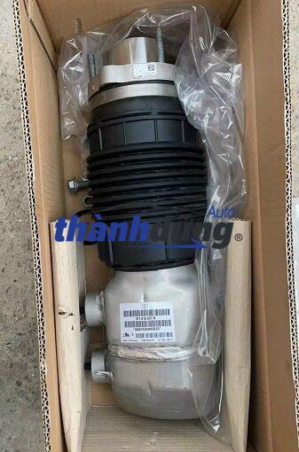 PHUỘC NHÚN TRƯỚC TRÁI PORSCHE PANAMERA