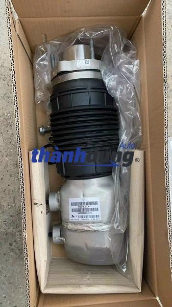 PHUỘC NHÚN TRƯỚC TRÁI PORSCHE PANAMERA