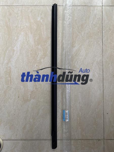 NẸP CHÂN KÍNH FORD LASER 1.6