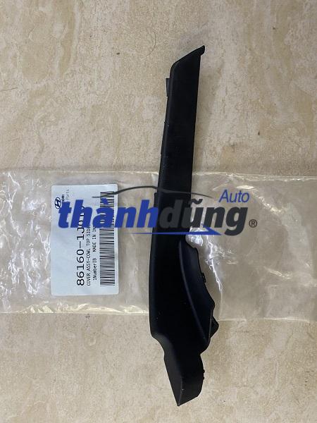ỐP CHÂN KÍNH CHẮN GIÓ PHẢI HYUNDAI I20