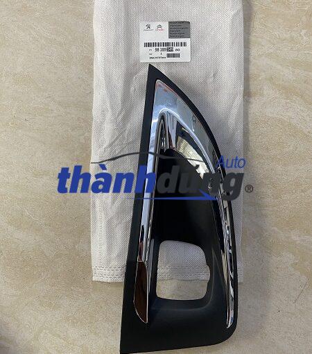 ỐP ĐÈN GẦM PHẢI PEUGEOT 3008