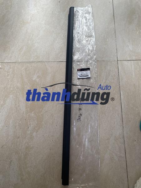 NẸP CHÂN KÍNH MITSUBISHI JOLIE 2001