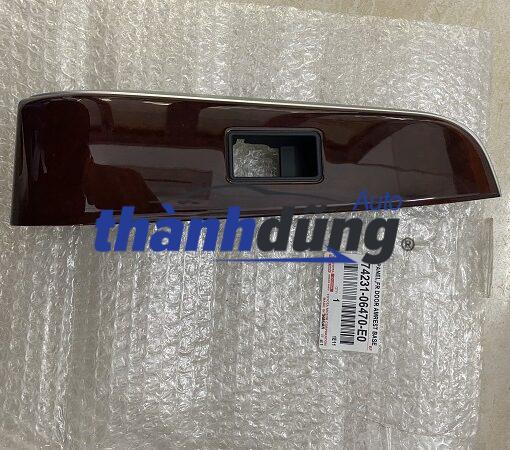 ỐP CÔNG TẮC LÊN KÍNH TOYOTA CAMRY 2016