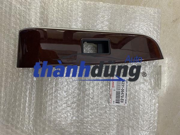 ỐP CÔNG TẮC LÊN KÍNH TOYOTA CAMRY 2016