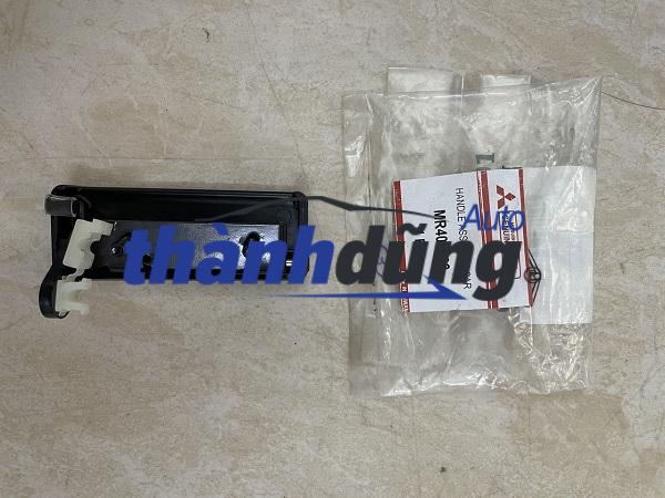 TAY MỞ BÁNH DỰ PHÒNG MITSUBISHI JOLIE