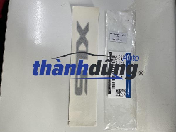 CHỮ XLS VIỀN TRẮNG BƯỞNG SAU FORD RANGER