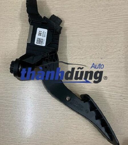 BÀN ĐẠP CHÂN GA KIA SORENTO 2010