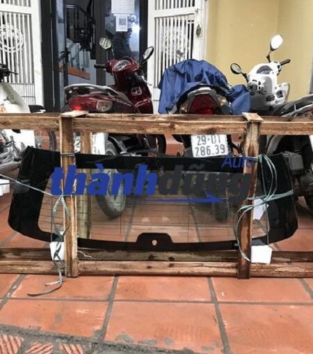 KÍNH CHẮN GIÓ SAU XE SSANGYONG REXTON