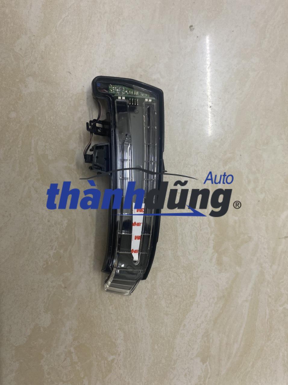 XI NHAN GƯƠNG XE MERCEDES E300