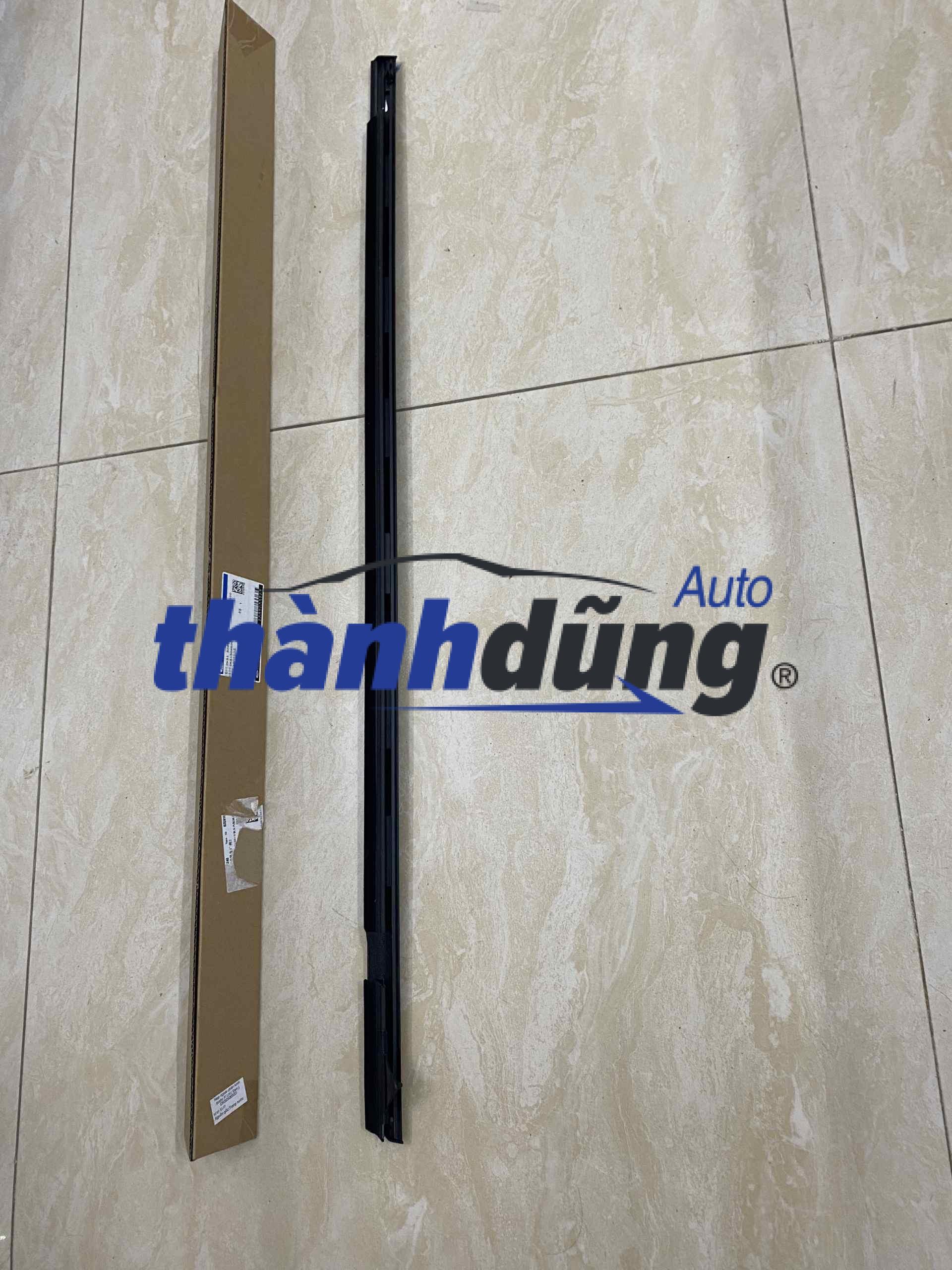 NẸP CHÂN KÍNH NGOÀI FIESTA