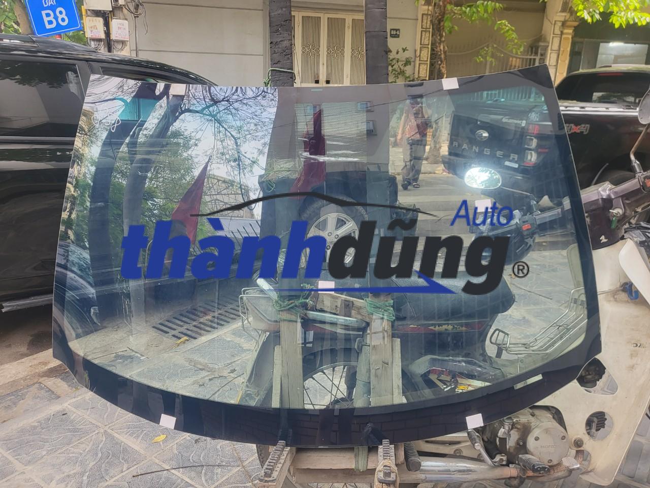 KÍNH CHẮN GIÓ TRƯỚC TOYOTA HIGHLANDER 2011