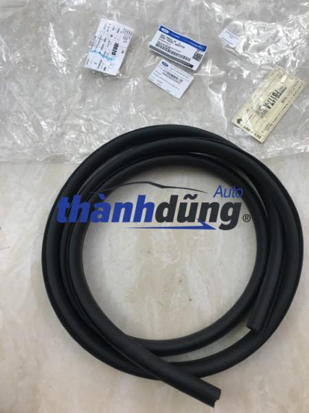 GIOĂNG THÂN XE FORD FIESTA 2012