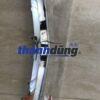 ỐP INOX BA ĐỜ SỐC TRƯỚC GIỮA MERCEDES C400