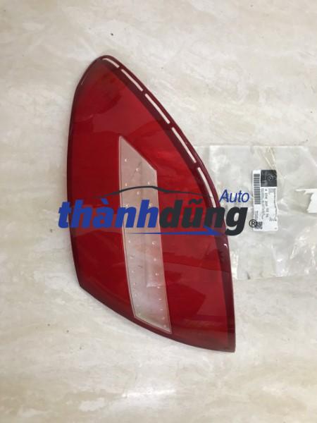 NẮP CHỤP MẶT ĐÈN HẬU XE C200 2015