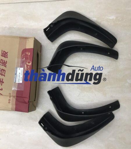 CHẮN BÙN BÁNH NISSAN LIVINA 2010