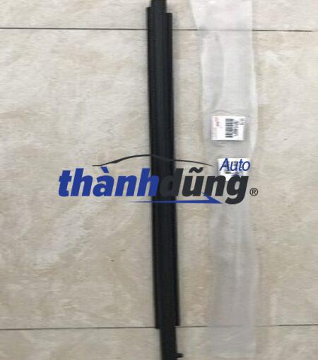 NẸP CHÂN KÍNH CÁNH CỬA TOYOTA PRADO 2009 | 7571160071