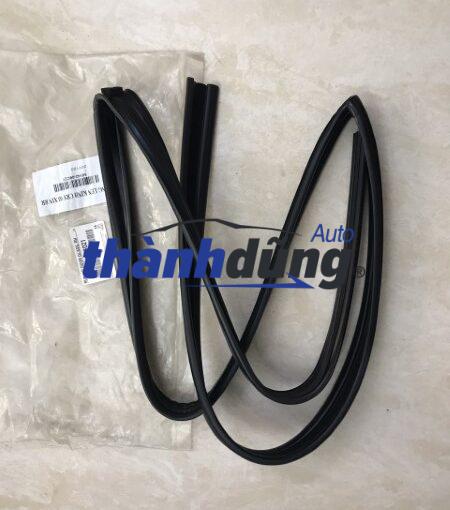 GIOĂNG LÊN KÍNH SAU TRÁI TOYOTA CAMRY | 6814206021