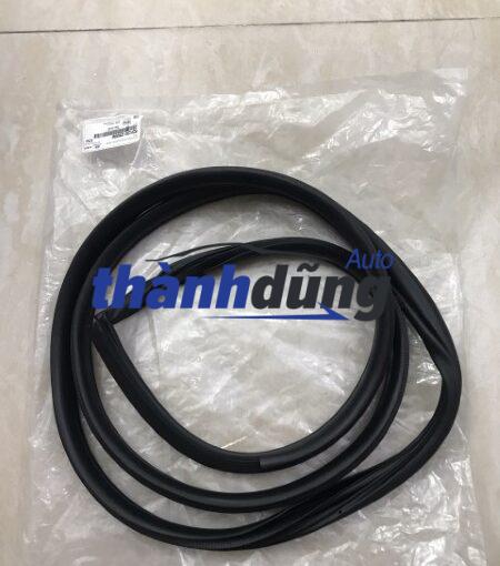 RON KHUNG CÁNH CỬA SAU PHẢI HYUNDAI TUCSON 2011 | 831202S000