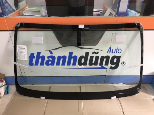 KÍNH CHẮN GIÓ TRƯỚC NISSAN NAVARA 2017