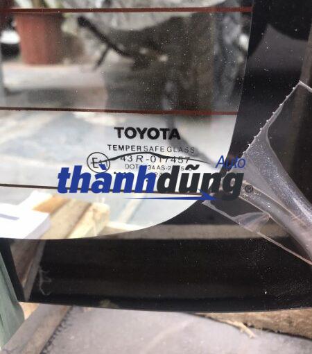 KÍNH CỐP HẬU TOYOTA HIACE 2.0L 2008