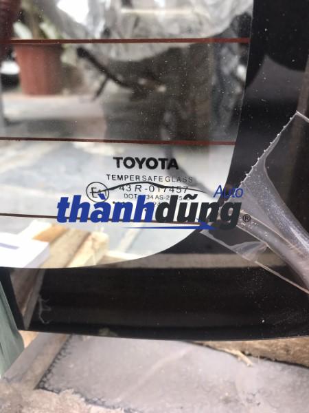 KÍNH CỐP HẬU TOYOTA HIACE 2.0L 2008