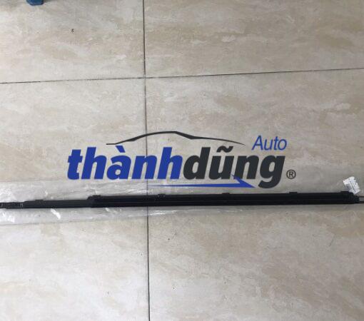 nẹp chân kính xe hyundai santafe | 82210s1000