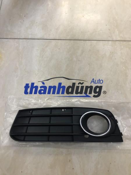 ốp đèn gầm phải xe audi a4 2010 | 8kd807681