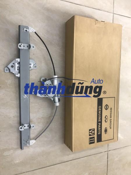 compa lên kính trước xe nissan navara 2018 | 807006kg1b