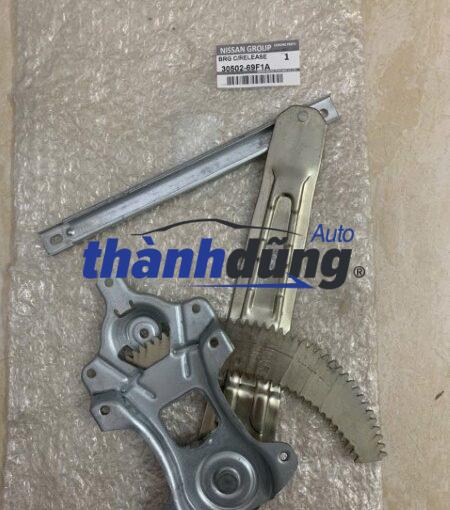 compa lên kính sau trái nissan tiida | 82720-ee00b