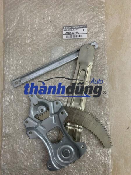 compa lên kính sau trái nissan tiida | 82720-ee00b