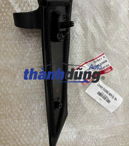 chân gương phải toyota innova 2012 | 879400k989