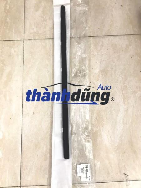 nẹp chân kính hyundai elantra 2008