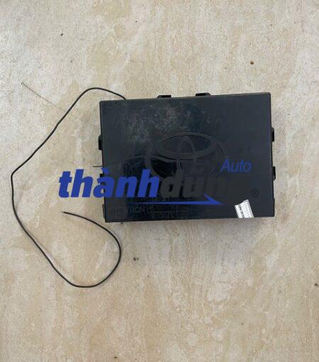 hộp điều khiển khóa cửa xe toyota camry 2006 | 89704-yy040