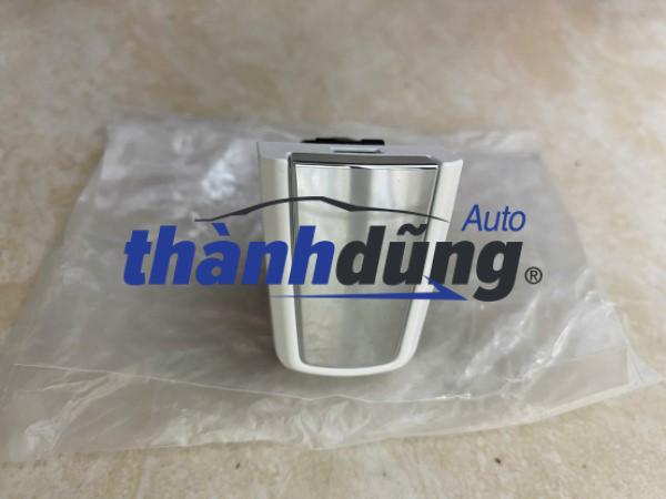 đuôi tay mở cửa sau chevrolet colorado 2018 | 25936881