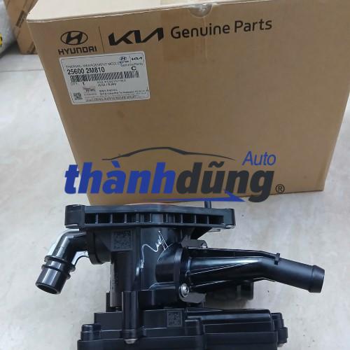 CỤM VAN HẰNG NHIỆT KIA K5 2023-2025 | 256002M810 CHÍNH HÃNG