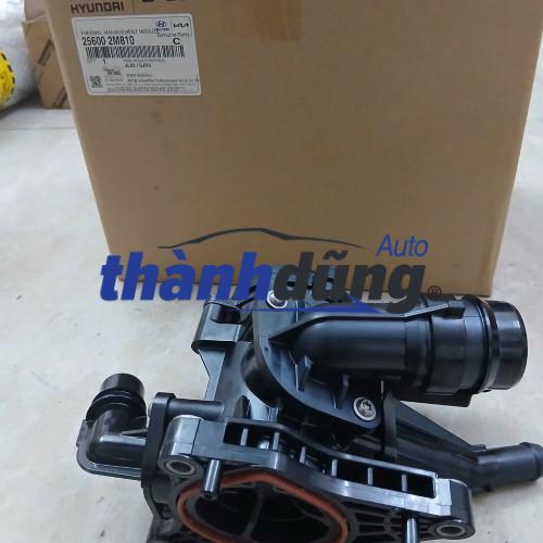 CỤM VAN HẰNG NHIỆT KIA K5 2023-2025 | 256002M810 CHÍNH HÃNG