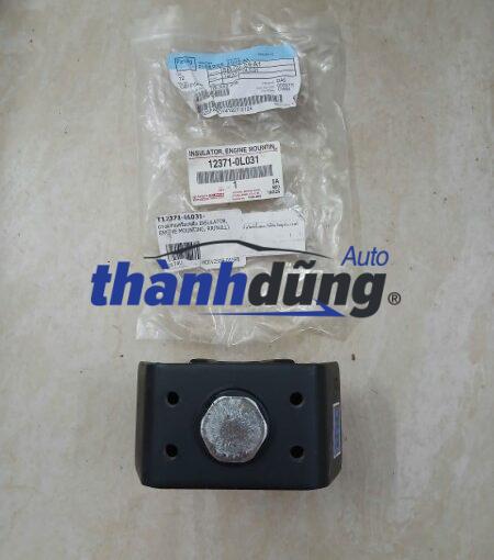 CHÂN MÁY HỘP SỐ TOYOTA HILUX 2008 | 123710L031