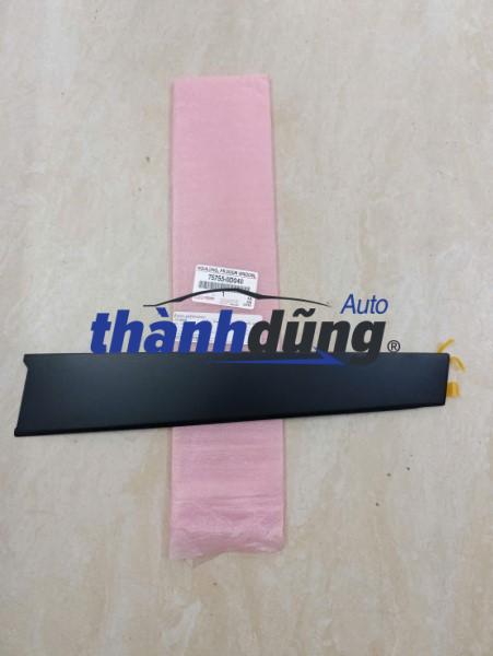 ỐP TRỤ CÁNH CỬA TRƯỚC TOYOTA YARIS 2019 | 757550D040