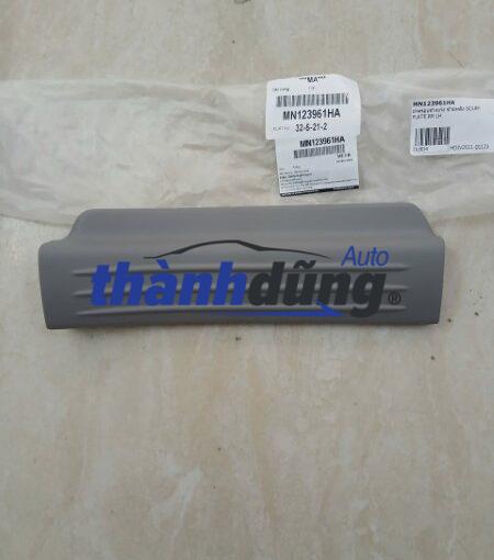 ỐP BỆ BƯỚC SAU TRÁI MITSUBISHI TRITON 2012 | MN123961HA