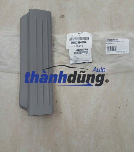 ỐP BỆ BƯỚC SAU TRÁI MITSUBISHI TRITON 2012 | MN123961HA