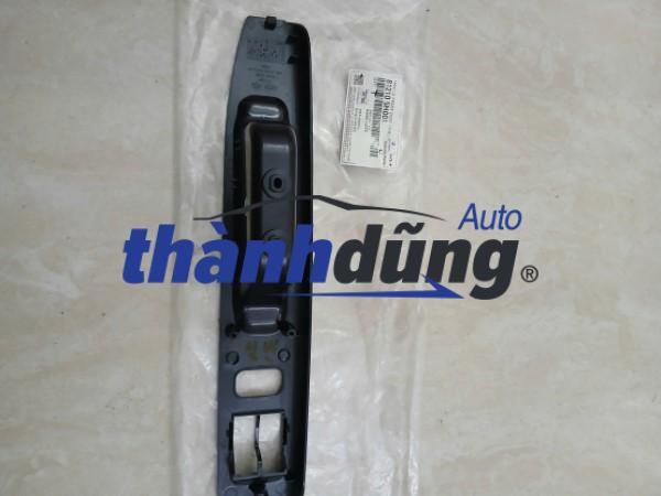 ỐP CÔNG TẮC LÊN KÍNH HYUNDAI MIGHTY 1998 | 812105H001