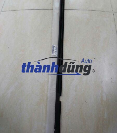 NẸP CHÂN KÍNH XE TOYOTA COROLLA 2004 | 7573002110