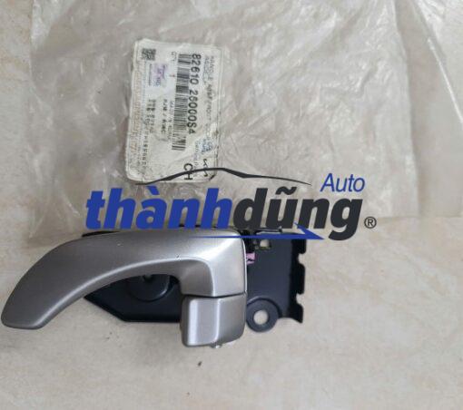 TAY MỞ CỬA TRONG TRÁI HYUNDAI HD250 | 8261026000S