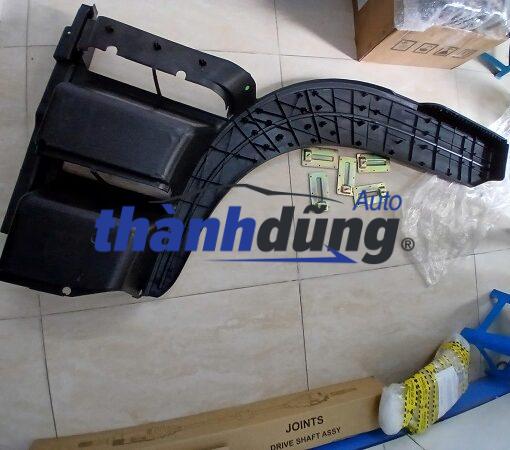 BỆ DẴM CHÂN HYUNDAI HD320 | 869307C000