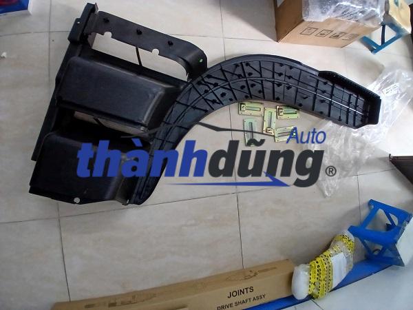 BỆ DẴM CHÂN HYUNDAI HD320 | 869307C000