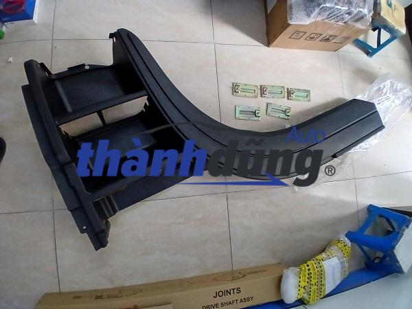 BỆ DẴM CHÂN HYUNDAI HD320 | 869307C000