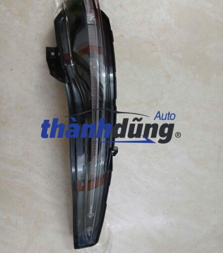 ĐÈN XI NHAN GƯƠNG MERCEDES V250 2022