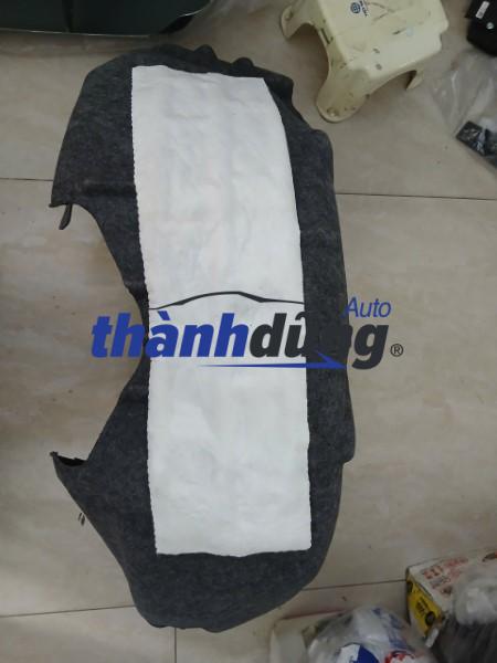 CHẮN BÙN LÒNG DÈ SAU PHẢI FORD FOCUS