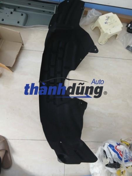 CHẮN BÙN LÒNG DÈ SAU PHẢI FORD FOCUS